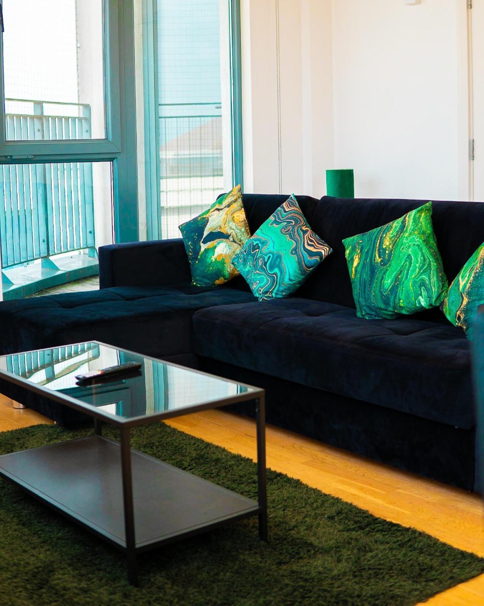 The Regency Suite - Modern 2-Bed 1-Bath Apartment Chertsey Exterior foto